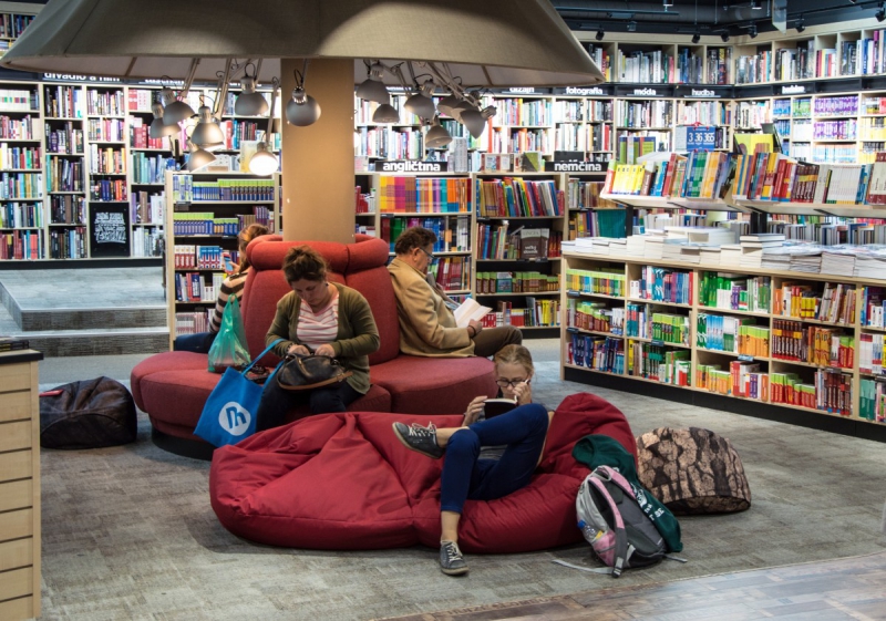 ecommerce-LA ROQUEBRUSSANNE-min_books_bookstore_book_reader_readers_reading_shop_sale_books-849006