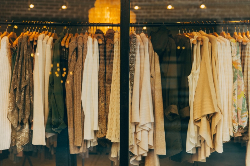ecommerce-LA ROQUEBRUSSANNE-min_clothe_fashion_store_shop_window_store_front-21277